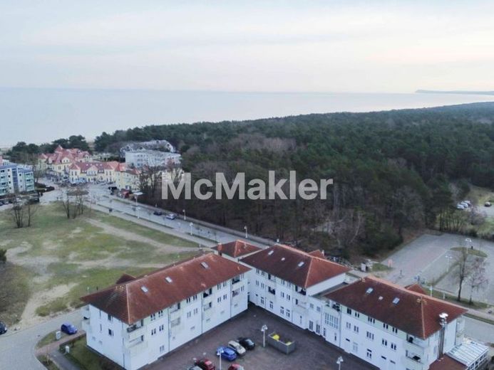 Tolles Raumgefühl in unmittelbarer Ostseenähe: Gepflegte Maisonette mit Südbalkon und Stellplatz – Foto 1