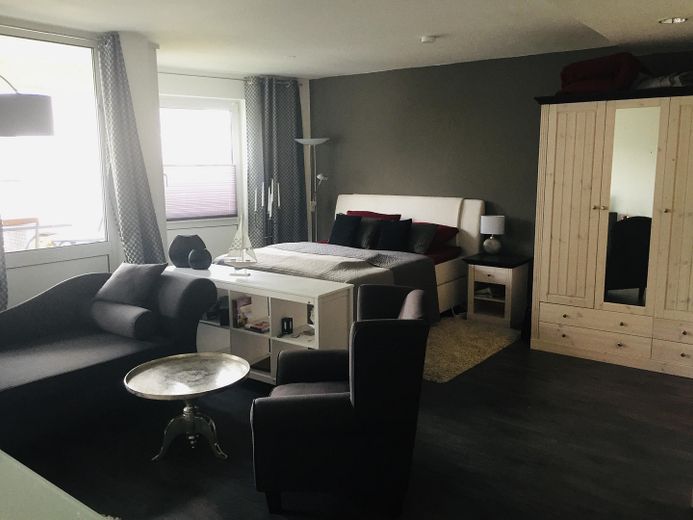 Loft an der Elbe mit Balkon und Blick auf den Elbtower, neben Hafencity – Schlafbereich