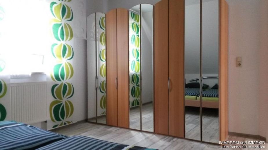 2-Zimmer-Wohnung mit BALKON - vollmöbliert -Nähe VW-Standort – Schlafzimmer
