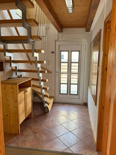 Vivre au centre sans stress de rénovation : maison individuelle compacte, grand jardin, garage XXL – Eingang