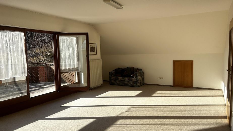 Casa con molta luce, spazio e vista. Adatta anche come casa intergenerazionale o con studio professionale. – Dachstudio Teilansicht