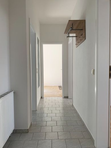 modernisierte helle Mietwohnung - 3,0 Zi. Küche inkl. EBK/Bad (TLB) - 52m² – 240422_ETW_EG_LS4_rechts_SLN_Bilder_011_Flur