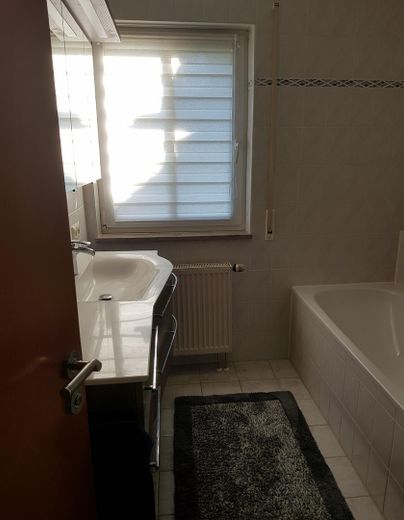 Bad mit Badewanne & Dusche