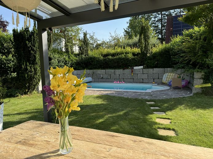 Wunderschönes Haus mit Pool und Sauna (teilmöbeliert) – Garten
