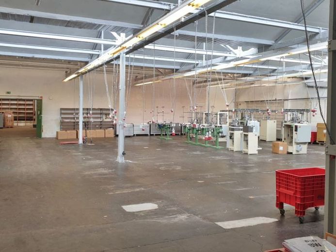 Wuppertal-Langenfeld'de ticari depo/hangar hemen kiraya veriliyor. – Fotoğraf 1