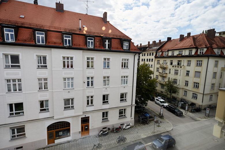شقة مُجدَّدة ومفروشة بالكامل بأفضل مستوى -بدون عمولة- – Blick aus dem Fenster