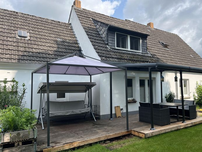 Spacious house, 165 sqm, with building plot on a 2,300 sqm property – Terasse Seite