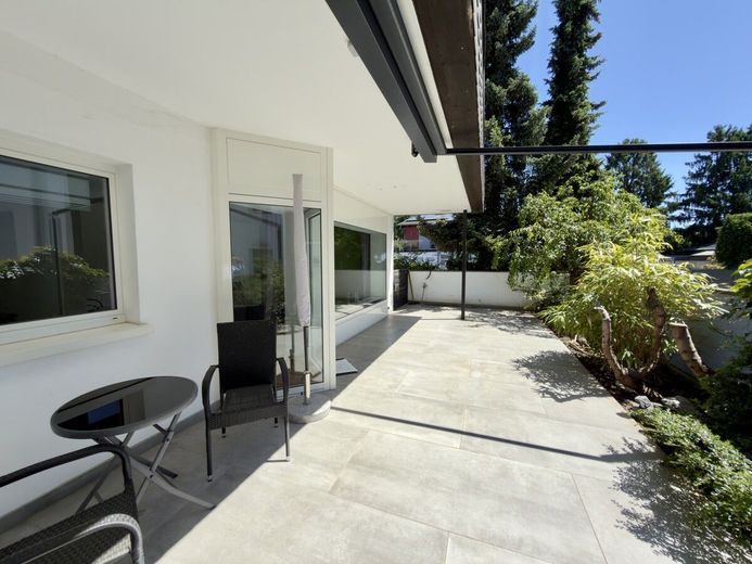 Wohnen &amp; Rendite in einer Hand · 3 - 5 Wohneinheiten · Wintergarten &amp; Traumgarten – Terrassenansicht Whg. 1.