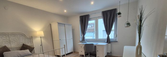 Recién renovado, completamente amueblado, listo para entrar a vivir de inmediato: vivienda para estudiantes del más alto nivel.