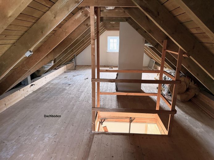 1-gezinshuis in 93333 Neustadt/Do (bj 2003), 120m² woonoppervlakte, 532m² grond en dubbele garage – Dachboden