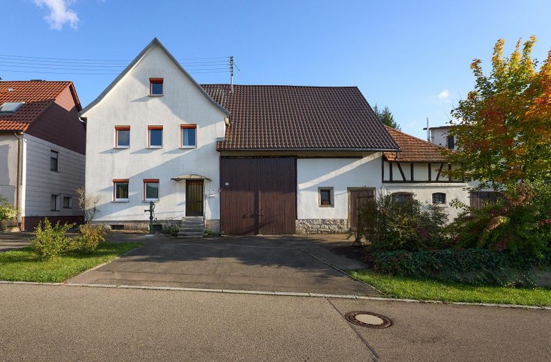 Frontseite vom Gebäude