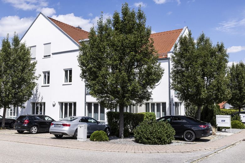 Außenansicht_Parkplätze