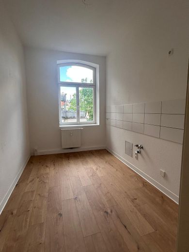 Frisch renoviert: 4-Zimmer-Whg. mit franz. Balkon am Rande des Paulusviertels – Küche