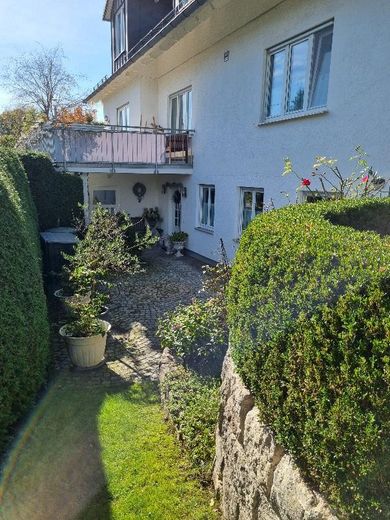 STA - Top san.  ZFH/EFH m. 106 m²- DG-Whg. + sep. Gebäude in  1A-Lage, Weitbl., 3er Gge. – Ost-Ansicht UG/EG