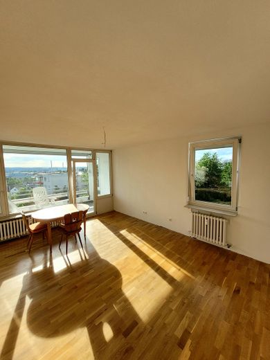 Wohnzimmer (Richtung Balkon)