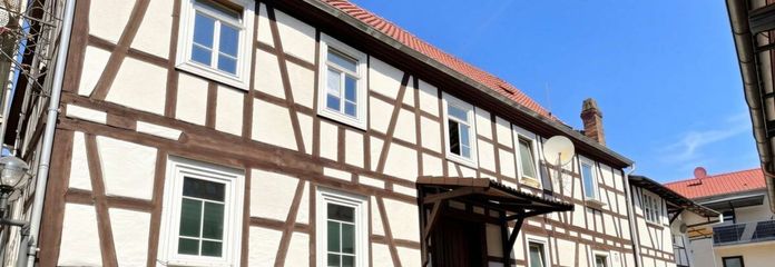 Ein komplettes Haus für Ihre Kapitalanlage oder Beruf !! – Außenansicht - (KI generiert)