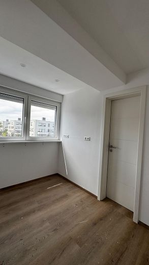 Charmante 50-qm-Wohnung mit neuer, moderner Einbauküche in vollständig saniertem Mehrfamilienhaus – Küche