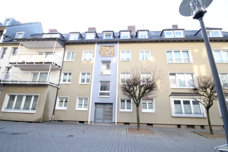 3,5 Raum-Whg. City, 2 Balkone, modernisiert, Bad: Wanne + Dusche + Fenster – Vorderfront Moltkestr. 3