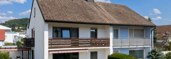 Curata porzione di bifamiliare con giardino rigoglioso a Neumarkt