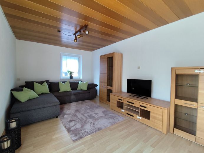 Saniertes Juwel in 95362 Kupferberg: Kamin-Romantik, neue Aufdachdämmung &amp; große Sonnenterrasse! – OG Wohnzimmer