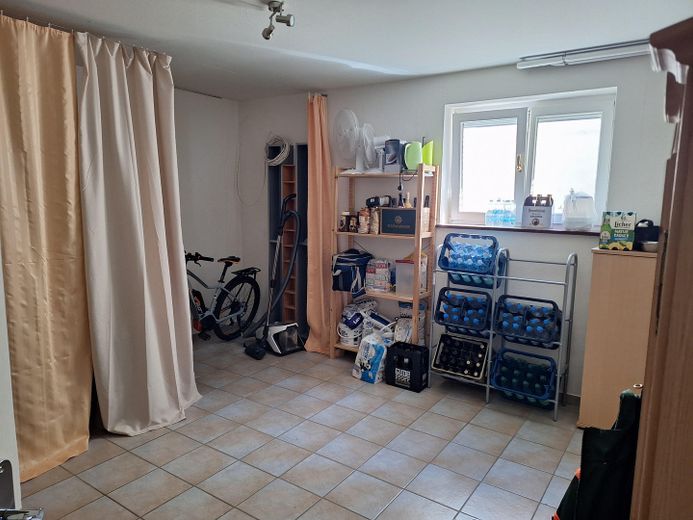 Großzügiges Wohnen im gepflegten Landhaus (nähe Golfplatz/Waldrand) PROVISIONSFREI – Raum 3 Vorratsraum UG