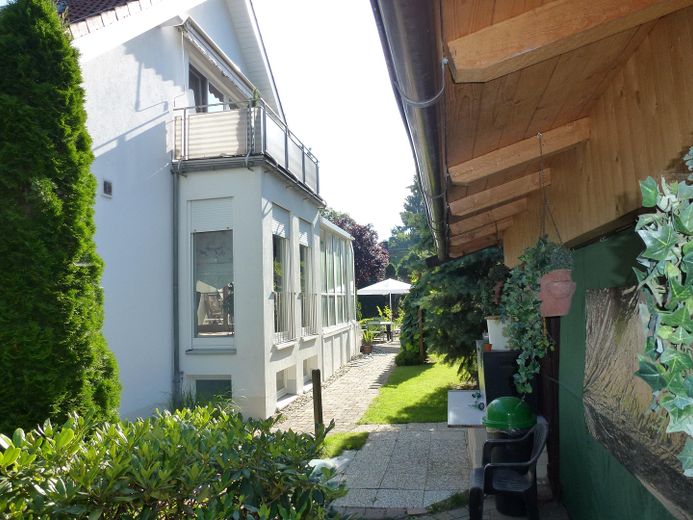 Haus rechte Seite u. Garage