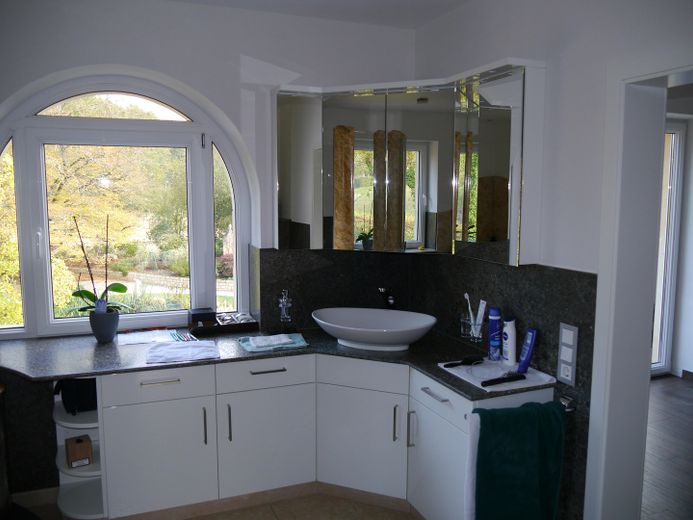 Badezimmer mit Einbauten