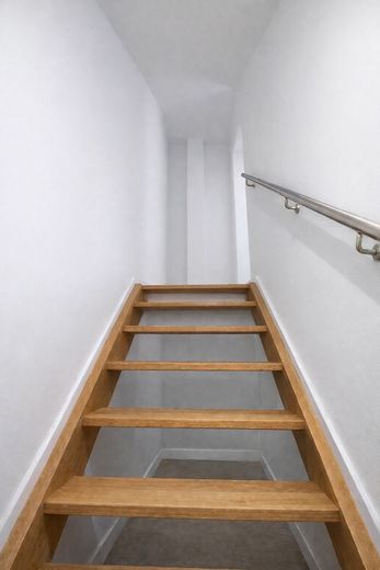 Modernisiertes Mittelreihenhaus (ca. 117 qm Wohn-/Nutzfläche) in Hamburg Iserbrook – Kellertreppe (visualisiert)
