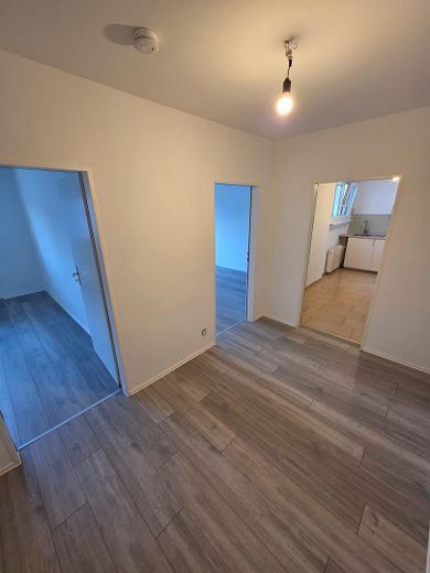 Renovierte 2-Zi-Whg in zentraler Lage von Frankfurt-Bergen Enkheim Stellplatz inklusive – Foto 1