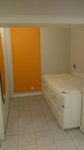 Helle 1-Zimmer-Wohnung mit Balkon zur Kapitalanlage – Schlafnische