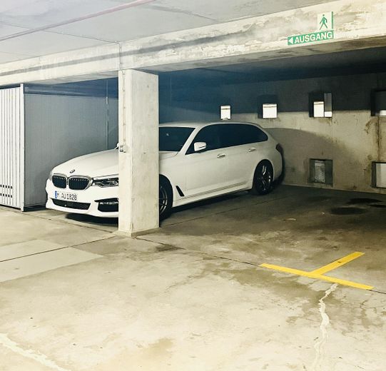 Erbpacht! Von Privat! Ohne Provision! Möbliertes Apartment m. Balkon inkl. TG-Platz, ab sofort – Großer u. hoher TG-Platz 3.UG