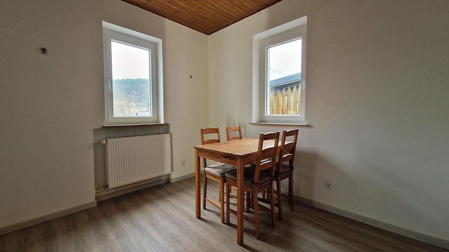 Reduzierter Preis u. provisionsfrei : Charaktervolles Einfamilienhaus im Grünen mit Dachterrasse – Essbereich