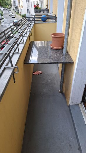 Bezugsfreie ETW, 2 Zimmer, 60qm, provisionsfrei, direkt v. Eigentümer – Kleiner Balkon