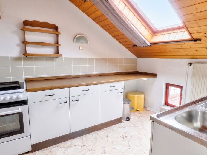 Dachgeschoss-Wohnung mit EBK im Herzen von Mühlhausen – Foto 1