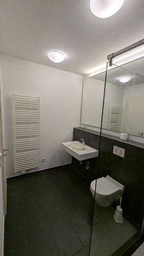 Moderne 2-Zimmer-Gartenwohnung in Rheinnähe – Barrierefreies Wohnen in Köln-Bayenthal – Bad