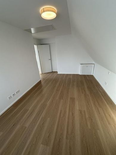 Neubau - Erstbezug - Maisonette - 3 ZW inkl. EBK, Stellplatz, Keller, ca. 66m² Wfl. – SZ 2