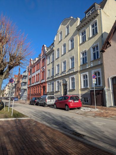Stilvoll renovierter Altbau - Einzigartige 4-Raumwohnung bezugsfertig in der Greifswalder Innenstadt – Arndtstraße
