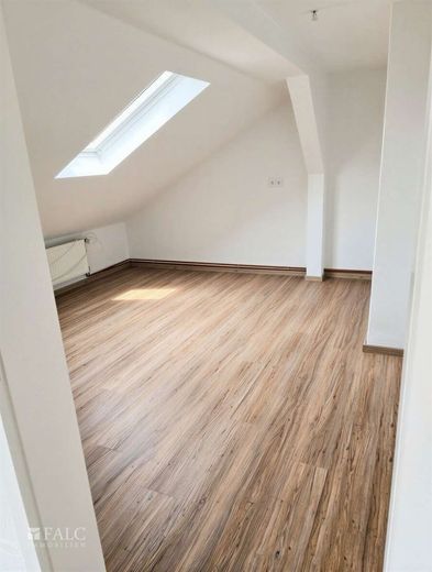Provisionsfrei!!! Renovierte 6-Zimmer-Maisonettewohnung in einem Dreifamilienhaus zu vermieten! – Schlafzimmer 1 Dachgeschoss