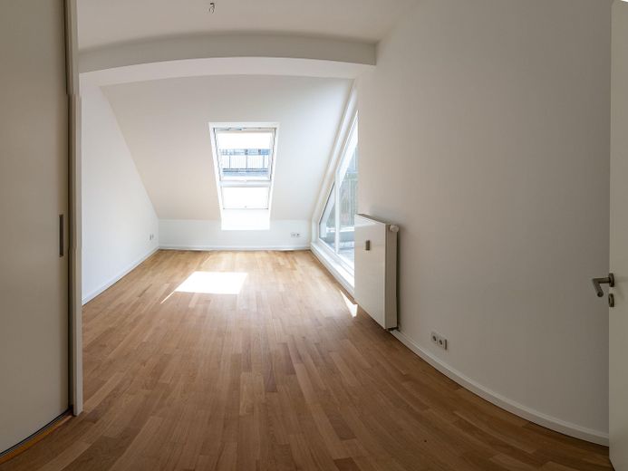 Elegante hochwertige DG-Wohnung nahe Kollwitzplatz – Zugang Gästezimmer
