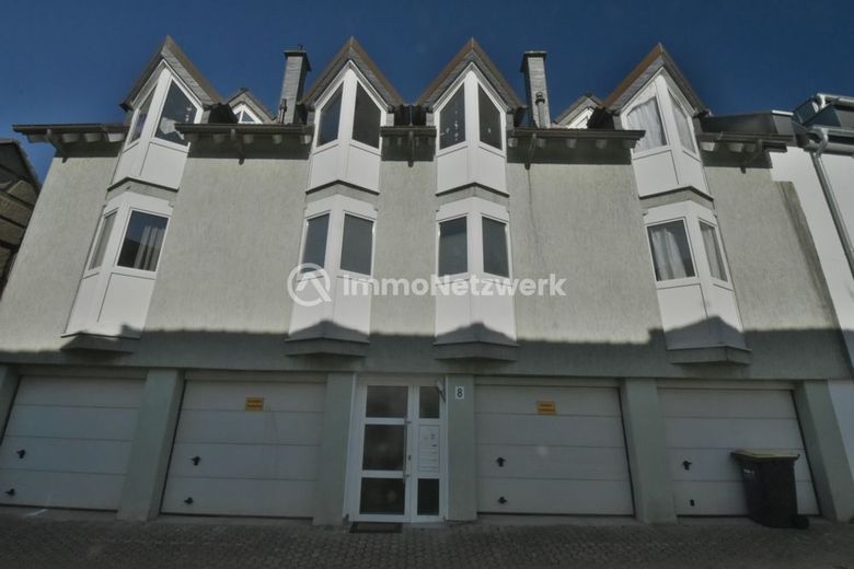 TOP***Im Zentrum von Kerpen junges 4 Familienhaus mit 4 Garagen Baujahr 1993***NEU – Aussenansicht