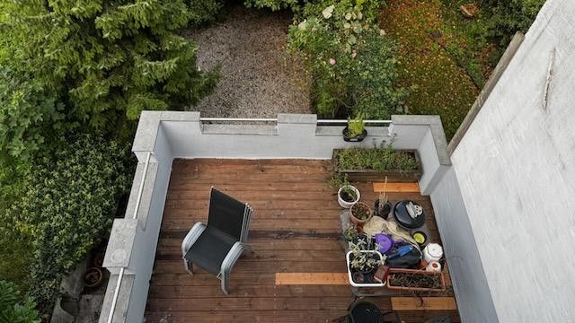 Terrasse  1. OG hinten