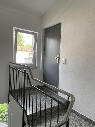 Appartement 3 pièces avec terrasse sur le toit à Ingolstadt-Nordwest, place de parking en garage souterrain incluse - sans commission – Zugang vom Treppenhaus