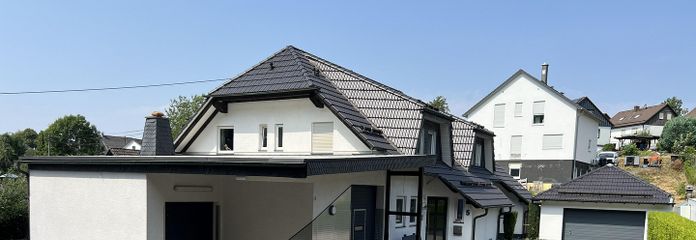 Просторий односімейний будинок площею 301 м², гостьова квартира, майстерня, домашній кінотеатр і земельна ділянка площею 1 047 м² – Einfahrt
