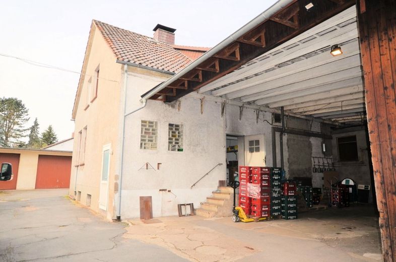 ** PREISREDUZIERUNG ** Wohn- und Geschäftshaus mit Gaststätte, Wohnung und Garagen in zentraler Lage – Wohn- und Geschäftshaus - Dassel - Heise Immobilien