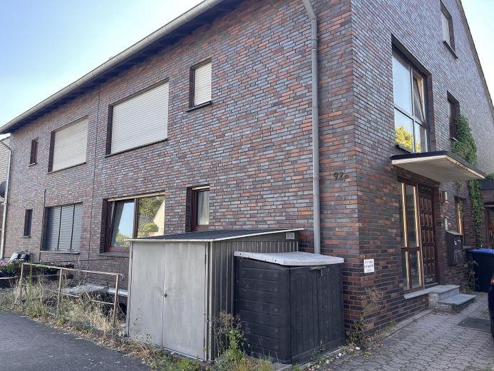 Schöne 2,5-Zimmer-Wohnung mit Südwest-Terrasse & neuer Einbauküche in Duisburg-Baerl – Wohnhaus