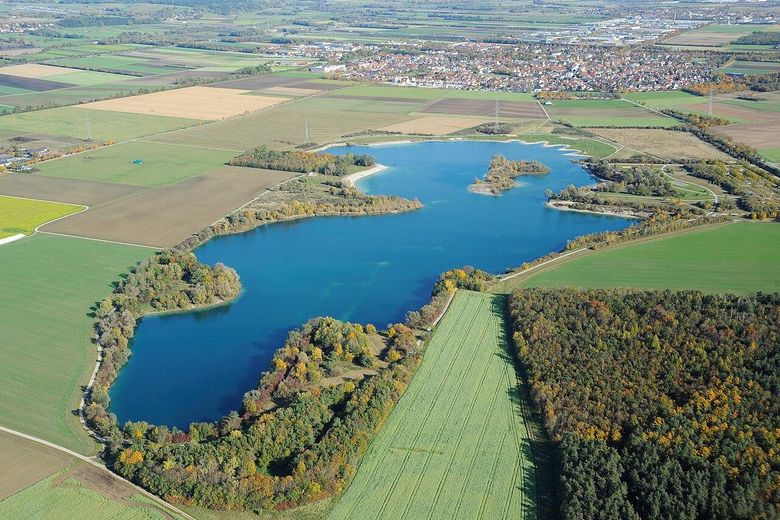 Ten nowoczesny dom w zabudowie bliźniaczej jest gotowy dla Państwa i Państwa rodziny w Unterschleißheim-Hollern. – Hollerner See