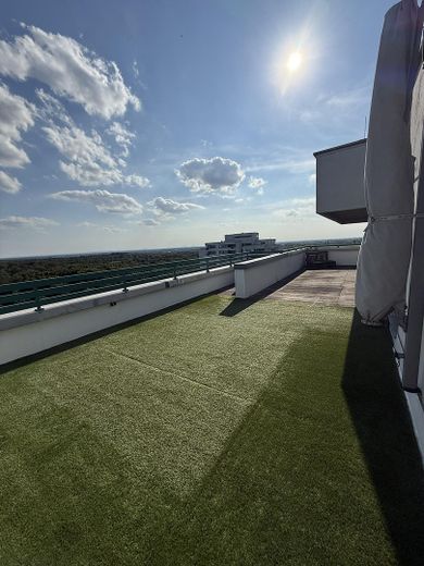 Penthouse mit großer Dachterrasse, Panoramablick & privater Sauna – Dachterrasse mit viel Platz