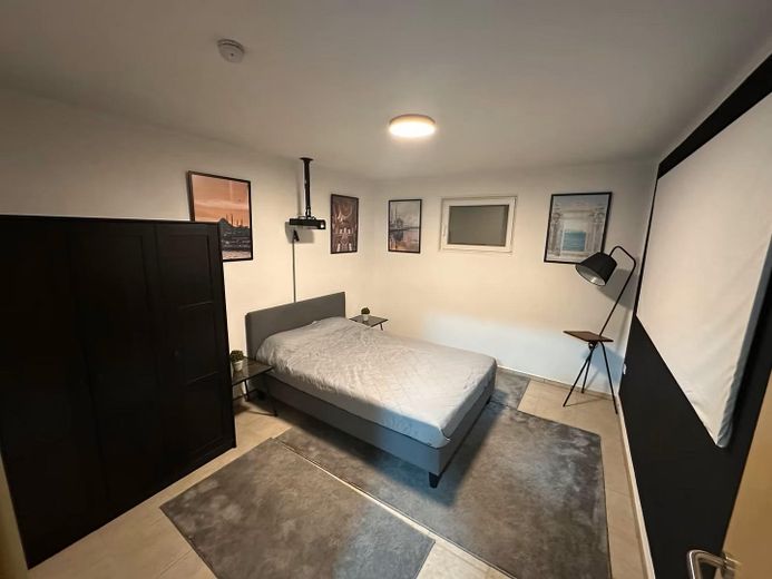 Raumwunder in Bestlage -Stillvolle DHH mit 7 Zimmern & TOP Energieeffizienz A+ – Gästezimmer UG