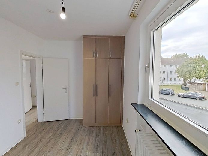 Komfortabel ausgestattete 4-Zimmer-Wohnung mit BALKON – Ansicht II: Schlafzimmer II