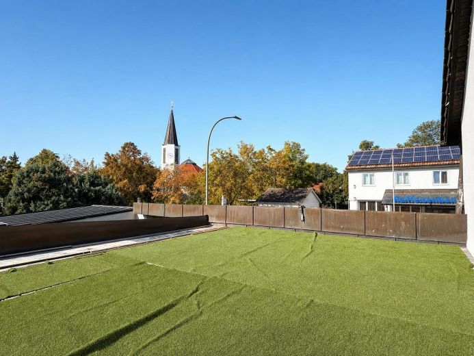 Sonnige 5-Zimmer-Wohnung mit XXL-Terrasse an der Stadtgrenze Landshut – Terrasse 48 m²